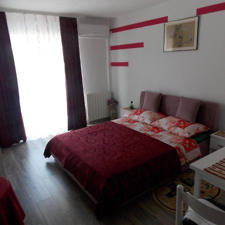 Hanifa Apartmani Rovinj Bagian luar foto